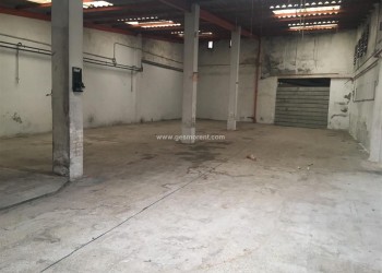 NAVE COMERCIAL CON ENTRADA DE VEHICULOS EN ALQUILER Y VENTA