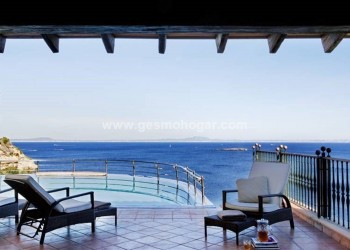 VILLA DE LUJO CON ACCESO DIRECTO AL MAR