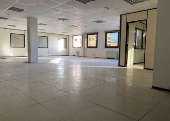 SE VENDE/ALQUILA OFICINA DE UNOS 350M2