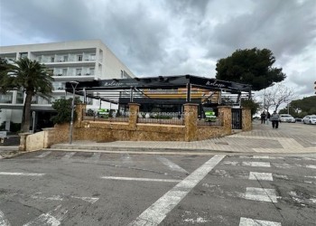 LOCAL CON SALIDA DE HUMOS EN TRASPASO EN LA PLAYA DE PALMA