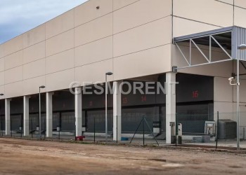 NAVE EN VENTA Y ALQUILER EN ZONA FRANCA DE BARCELONA