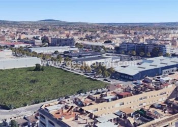 SE ALQUILA SOLAR EN POLIGONO SON FUSTER